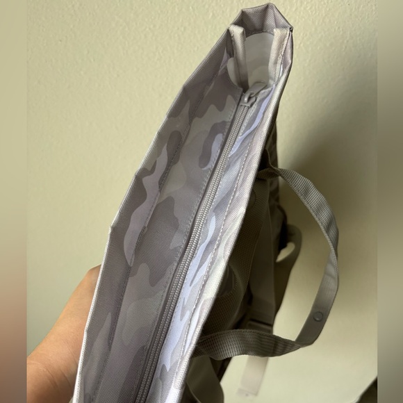 PINK Victoria’s Secret tote bag/backpack - Picture 5 of 7